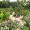"Obstanbau für kleine Hausgärten" lautet das Motto des Obstlehrgartens. Über 200 verschiedene Obstsorten werden hier auf ihre Praxistauglichkeit getestet